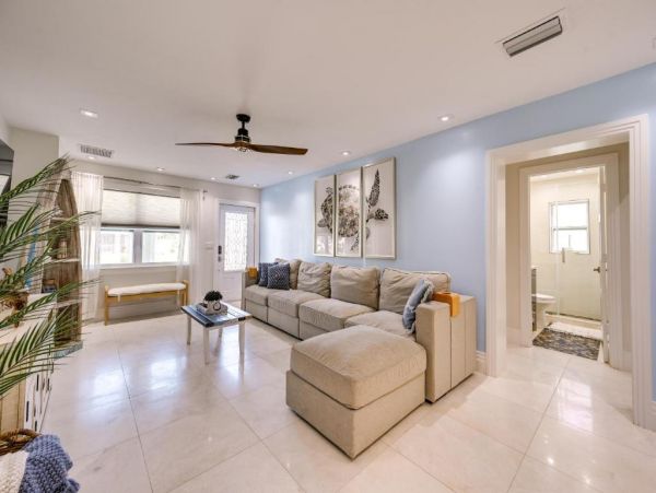 Naples Vacation Pool Home Four Bedrooms Walk To Beach