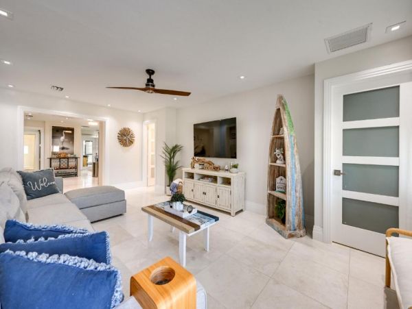 Naples Vacation Pool Home Four Bedrooms Walk To Beach