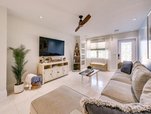 Naples Vacation Pool Home Four Bedrooms Walk To Beach