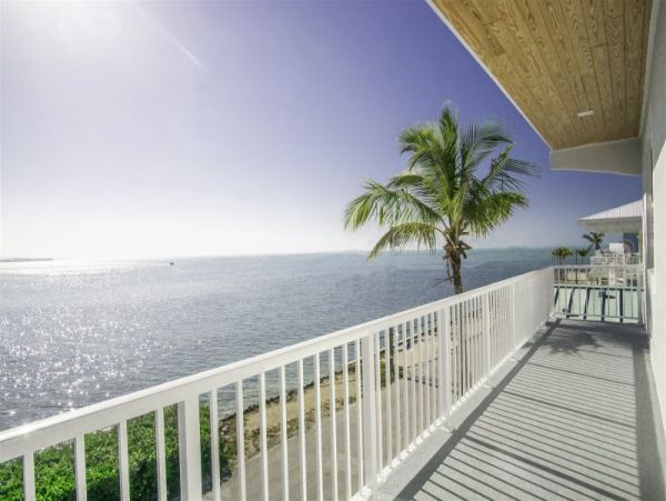 Marathon Oceanfront home with 45 Foot Dockage and pool