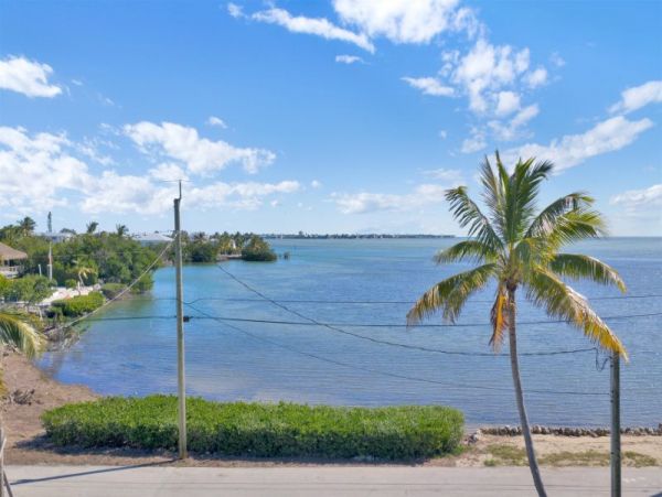 Marathon Oceanfront home with 45 Foot Dockage and pool