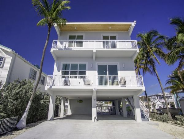Marathon Oceanfront home with 45 Foot Dockage and pool