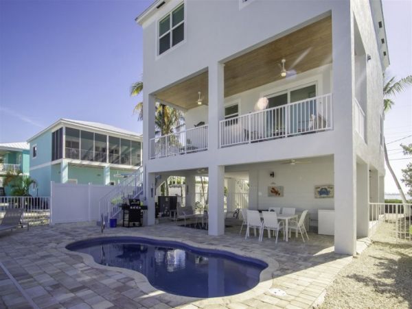 Marathon Oceanfront home with 45 Foot Dockage and pool