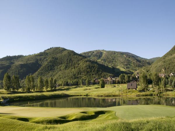 Arrowhead Residence in an Exclusive Community Sleeps 7
