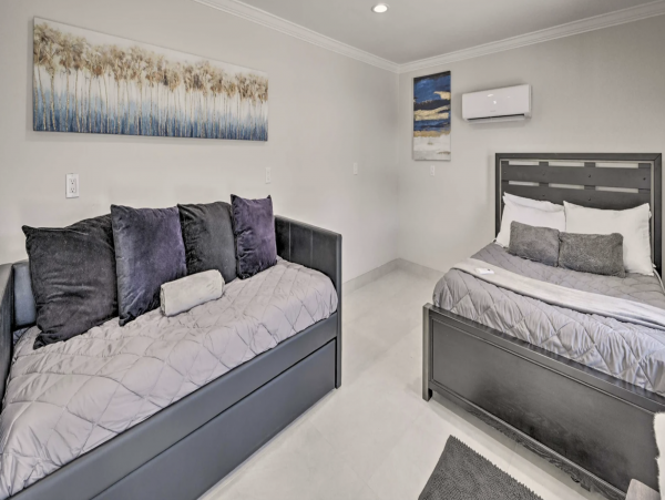 Modern Four Bedroom Home in Naples Sleeps 14