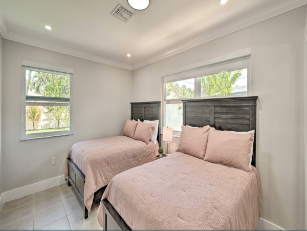 Modern Four Bedroom Home in Naples Sleeps 14