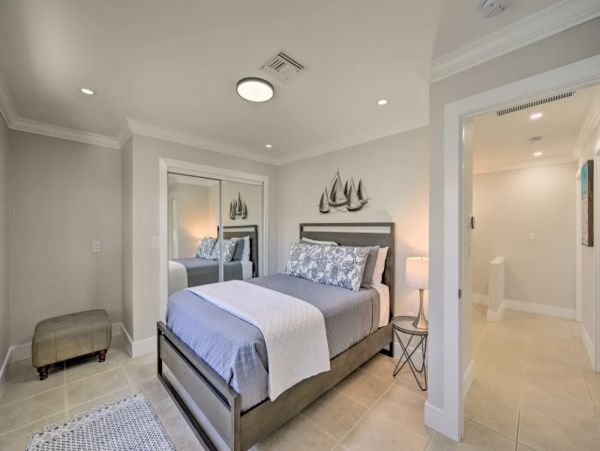 Modern Four Bedroom Home in Naples Sleeps 14