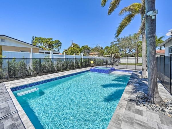 Modern Four Bedroom Home in Naples Sleeps 14