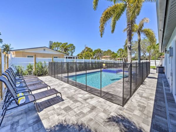 Modern Four Bedroom Home in Naples Sleeps 14
