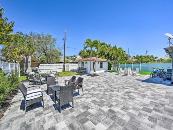 Modern Four Bedroom Home in Naples Sleeps 14