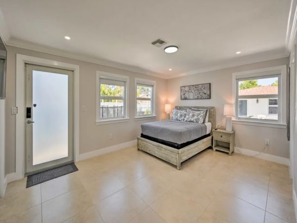 Modern Four Bedroom Home in Naples Sleeps 14