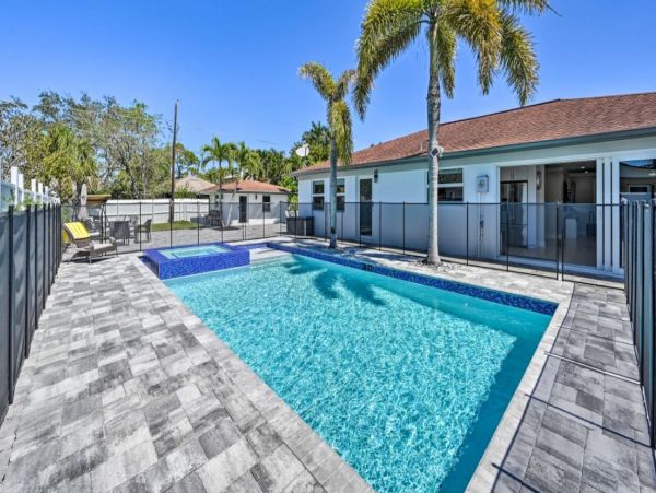 Modern Four Bedroom Home in Naples Sleeps 14