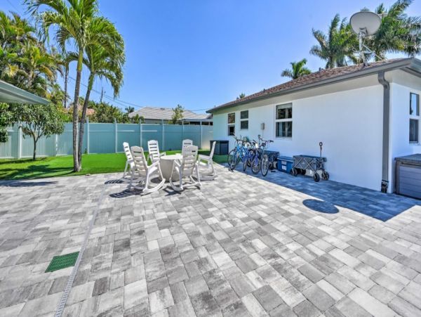 Modern Four Bedroom Home in Naples Sleeps 14