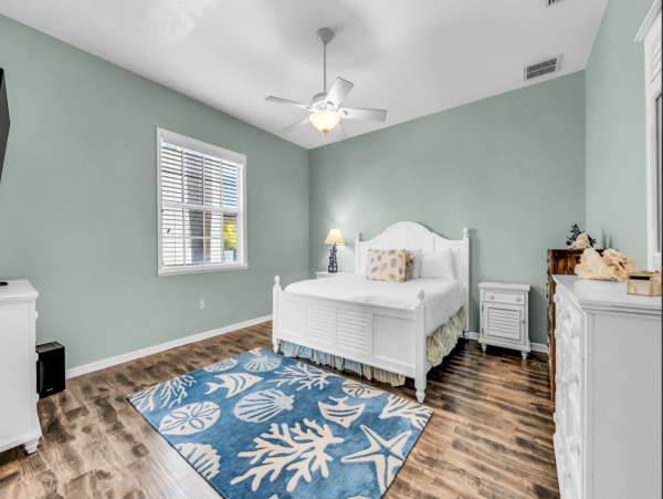 Anna Maria Island Vacation Pool Home Three Bedrooms Sleeps 8