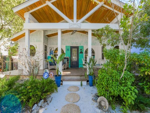 Gorgeous Anna Maria Vacation Cottage with Private Pool