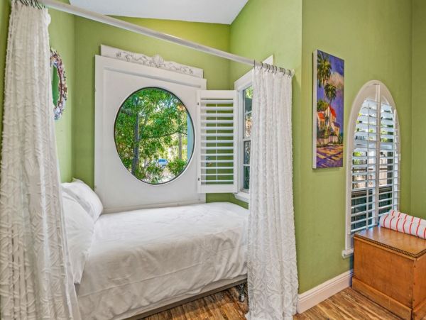 Gorgeous Anna Maria Vacation Cottage with Private Pool