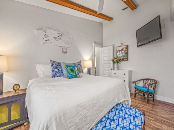 Gorgeous Anna Maria Vacation Cottage with Private Pool