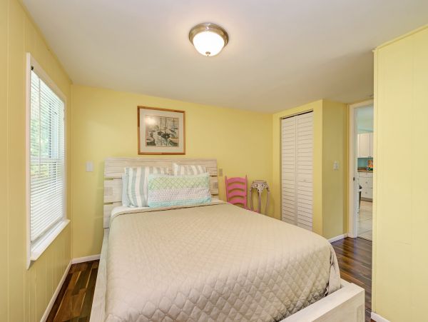 Bradenton Beach Vacation Cottage - one minute Walk to Beach