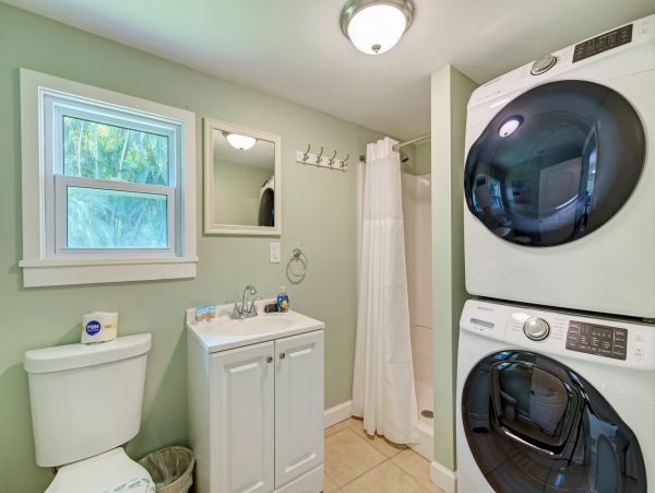 Bradenton Beach Vacation Cottage - one minute Walk to Beach
