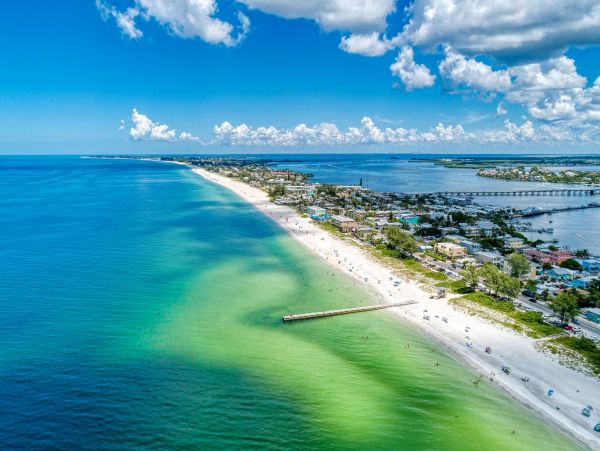Bradenton Beach Vacation Cottage - one minute Walk to Beach