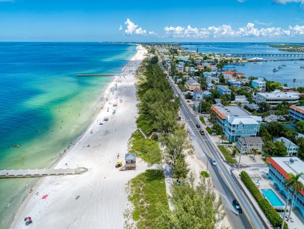 Bradenton Beach Vacation Cottage - one minute Walk to Beach