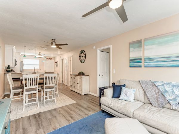 Holmes Beach Vacation Condo Two Bedrooms Walk To Beach