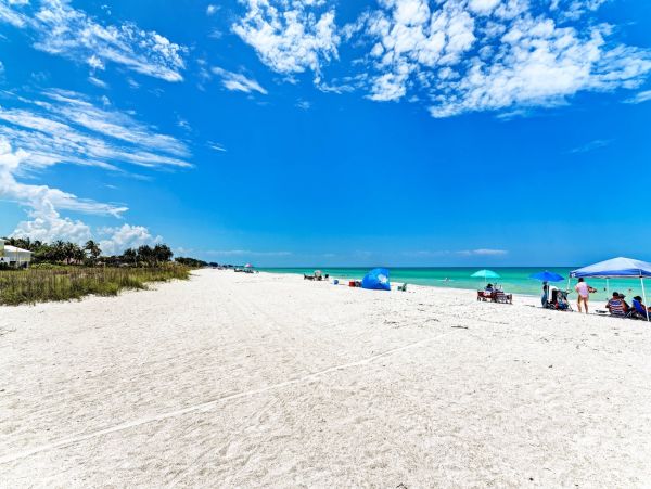 Holmes Beach Vacation Condo Two Bedrooms Walk To Beach