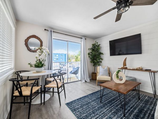 Holmes Beach Vacation Duplex Sleeps 4 Guests Walk To Beach