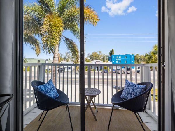 Holmes Beach Vacation Duplex Sleeps 4 Guests Walk To Beach