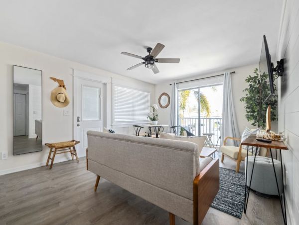 Holmes Beach Vacation Duplex Sleeps 4 Guests Walk To Beach