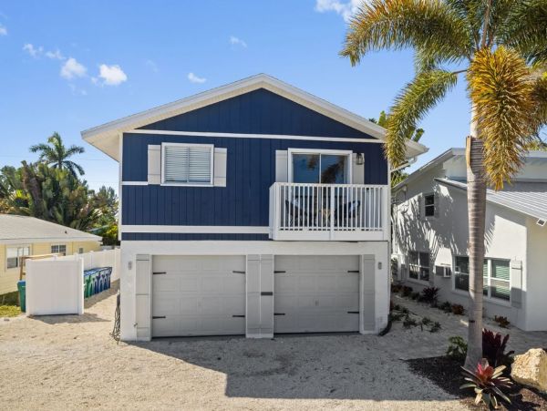 Holmes Beach Vacation Duplex Sleeps 4 Guests Walk To Beach