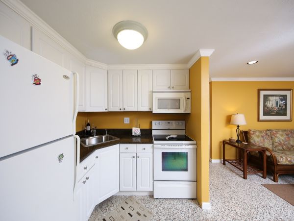 Nokimis Charming Vacation Cottage Sleeps 4 Guests