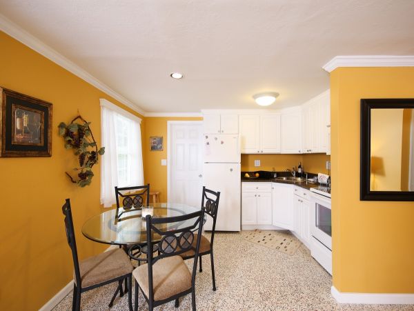 Nokimis Charming Vacation Cottage Sleeps 4 Guests