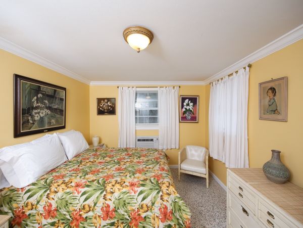 Nokimis Charming Vacation Cottage Sleeps 4 Guests