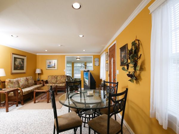 Nokimis Charming Vacation Cottage Sleeps 4 Guests
