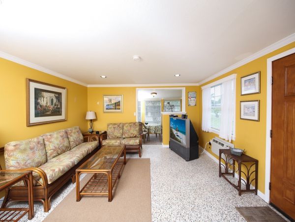 Nokimis Charming Vacation Cottage Sleeps 4 Guests