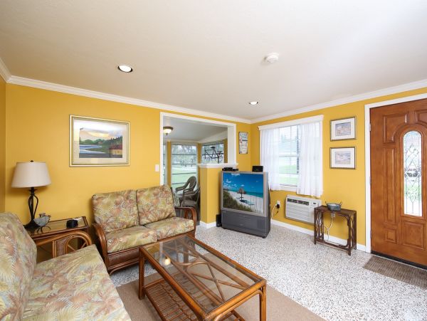 Nokimis Charming Vacation Cottage Sleeps 4 Guests