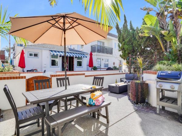 Three Bedroom Home in San Diego Walk to Beach Sleeps 7