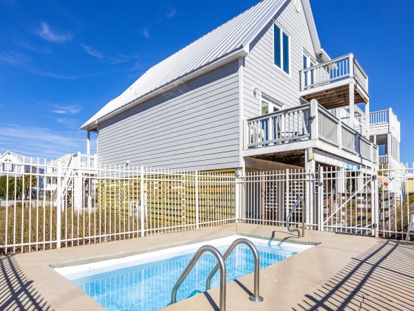 Dog friendly 4 bedroom house with private pool