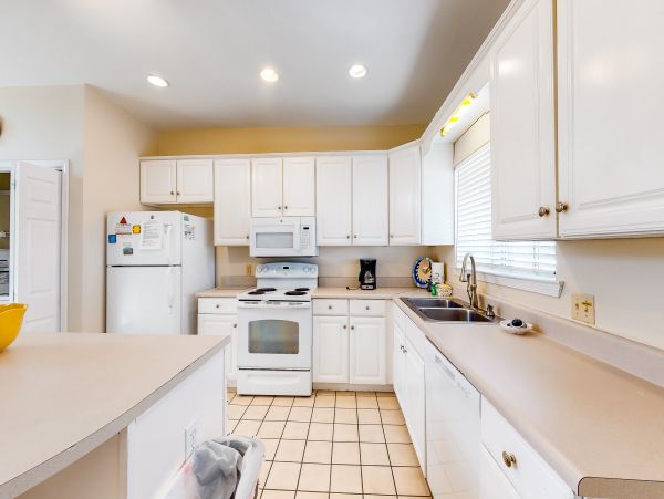 Dog friendly 4 bedroom house with private pool