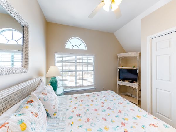 Dog friendly 4 bedroom house with private pool