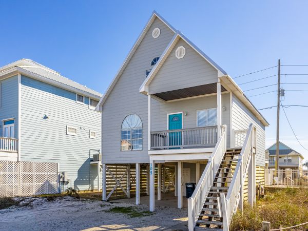 Dog friendly 4 bedroom house with private pool