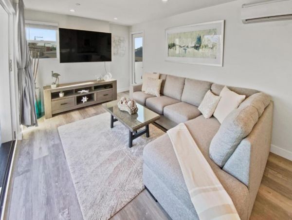 San Diego Modern 3 Bedroom Home Sleeps 8 Walk to Beach