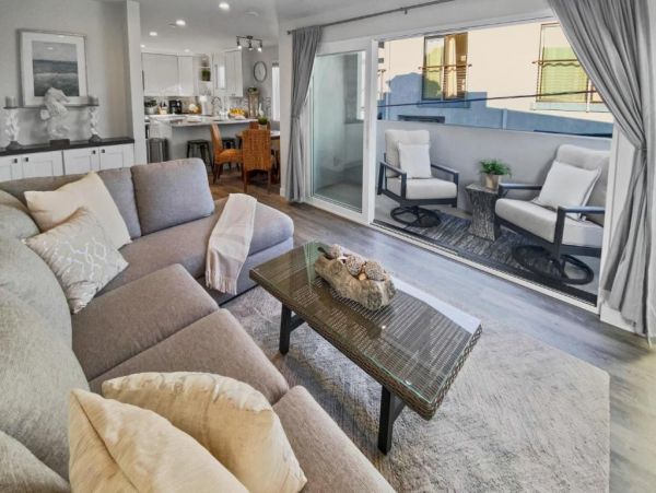 San Diego Modern 3 Bedroom Home Sleeps 8 Walk to Beach