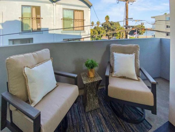 San Diego Modern 3 Bedroom Home Sleeps 8 Walk to Beach