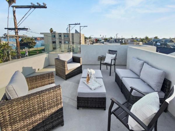 San Diego Modern 3 Bedroom Home Sleeps 8 Walk to Beach