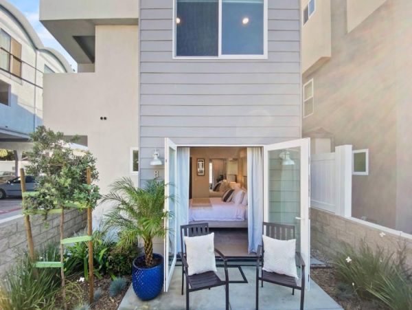 San Diego Modern 3 Bedroom Home Sleeps 8 Walk to Beach