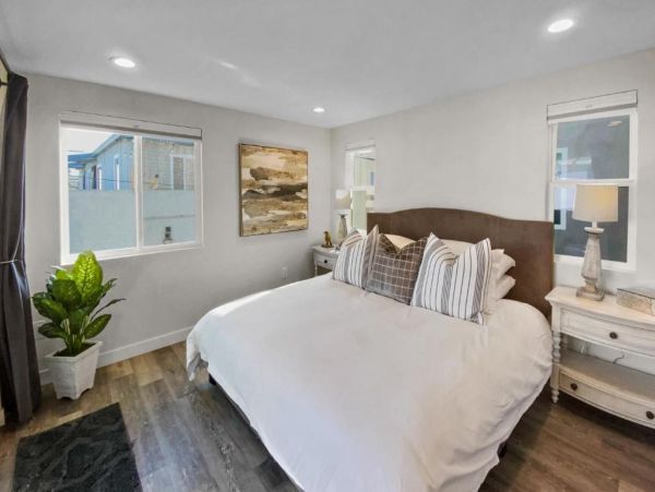 San Diego Modern 3 Bedroom Home Sleeps 8 Walk to Beach
