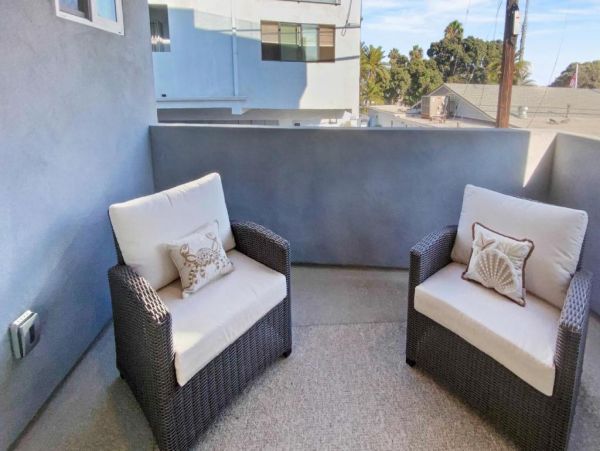 San Diego Modern 3 Bedroom Home Sleeps 8 Walk to Beach