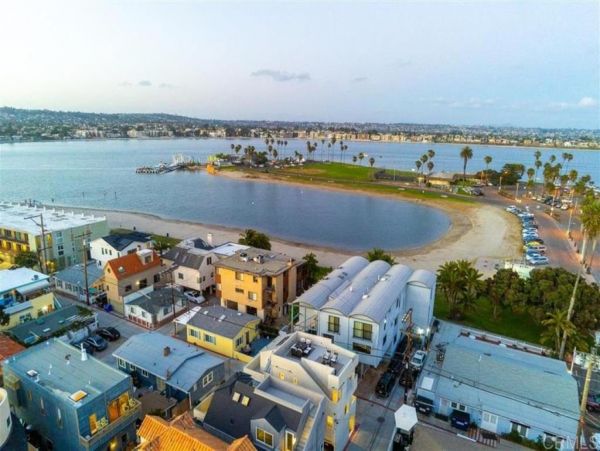 San Diego Modern 3 Bedroom Home Sleeps 8 Walk to Beach